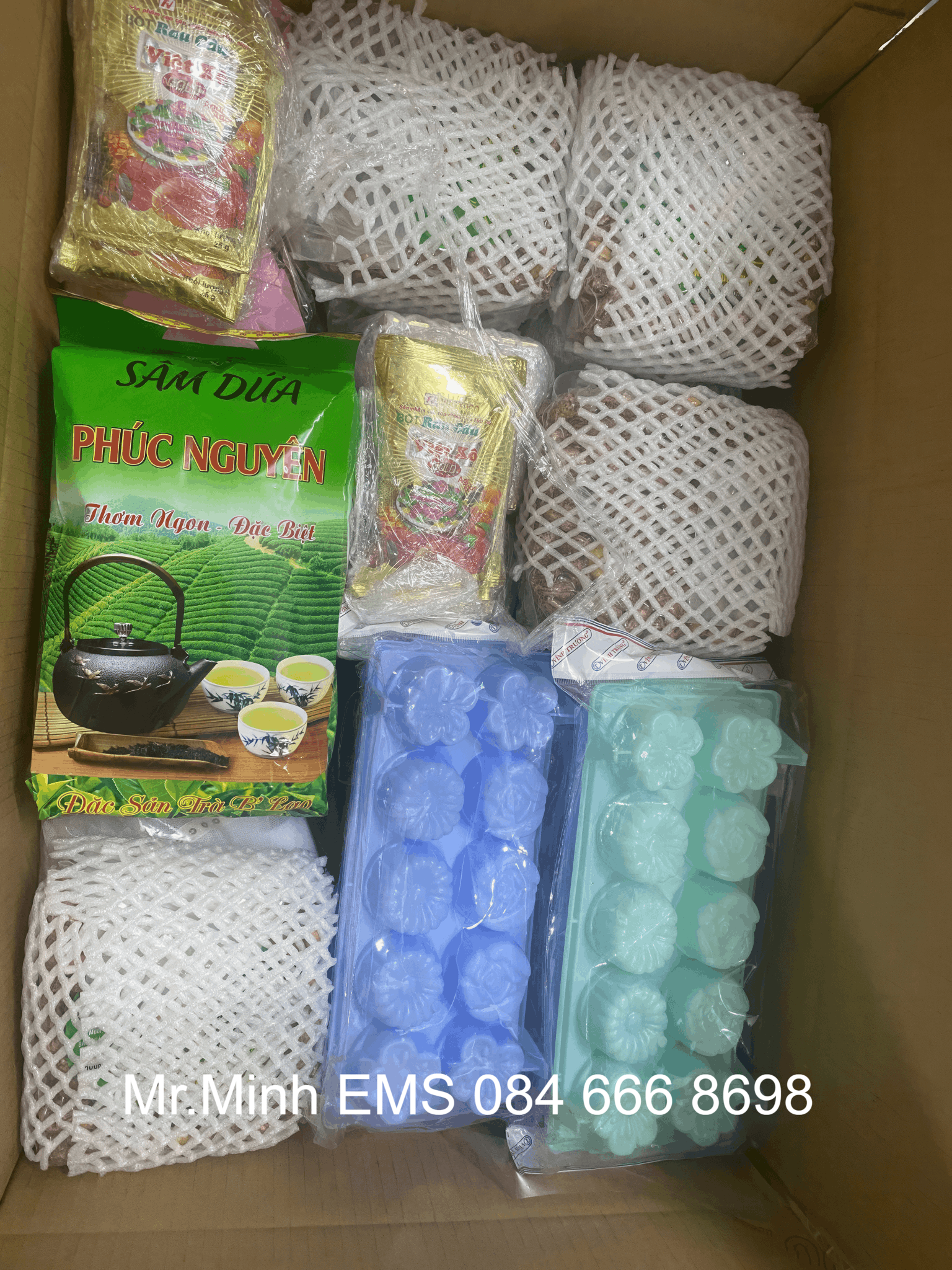 Nhân viên xếp hàng